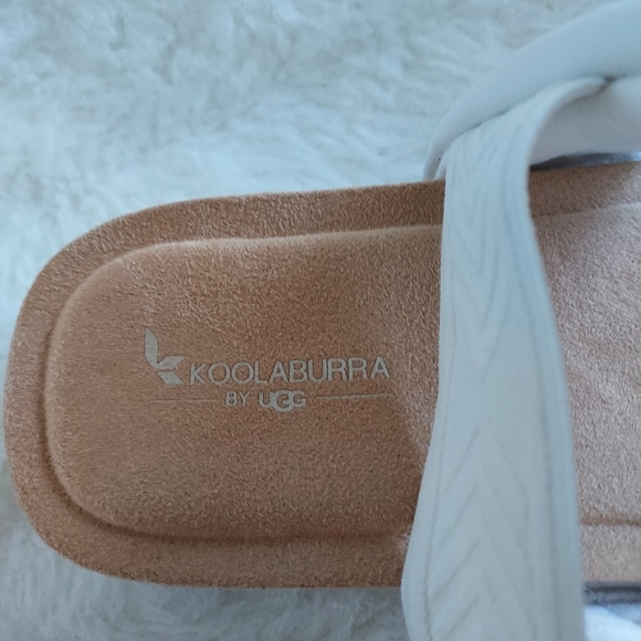 Koolaburra by Uggs white sandals size 8 - Picture 6 of 7